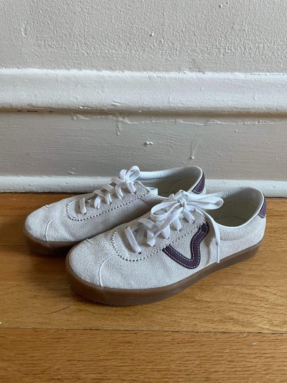 Vans Sport Low Suede in Marshmallow/Port Royale | Women's Size 8